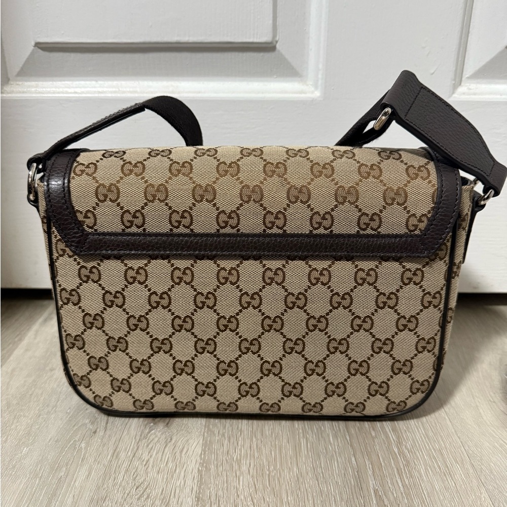 Gucci Tan and Brown Monogram Messenger Bag - Picture 2 of 10